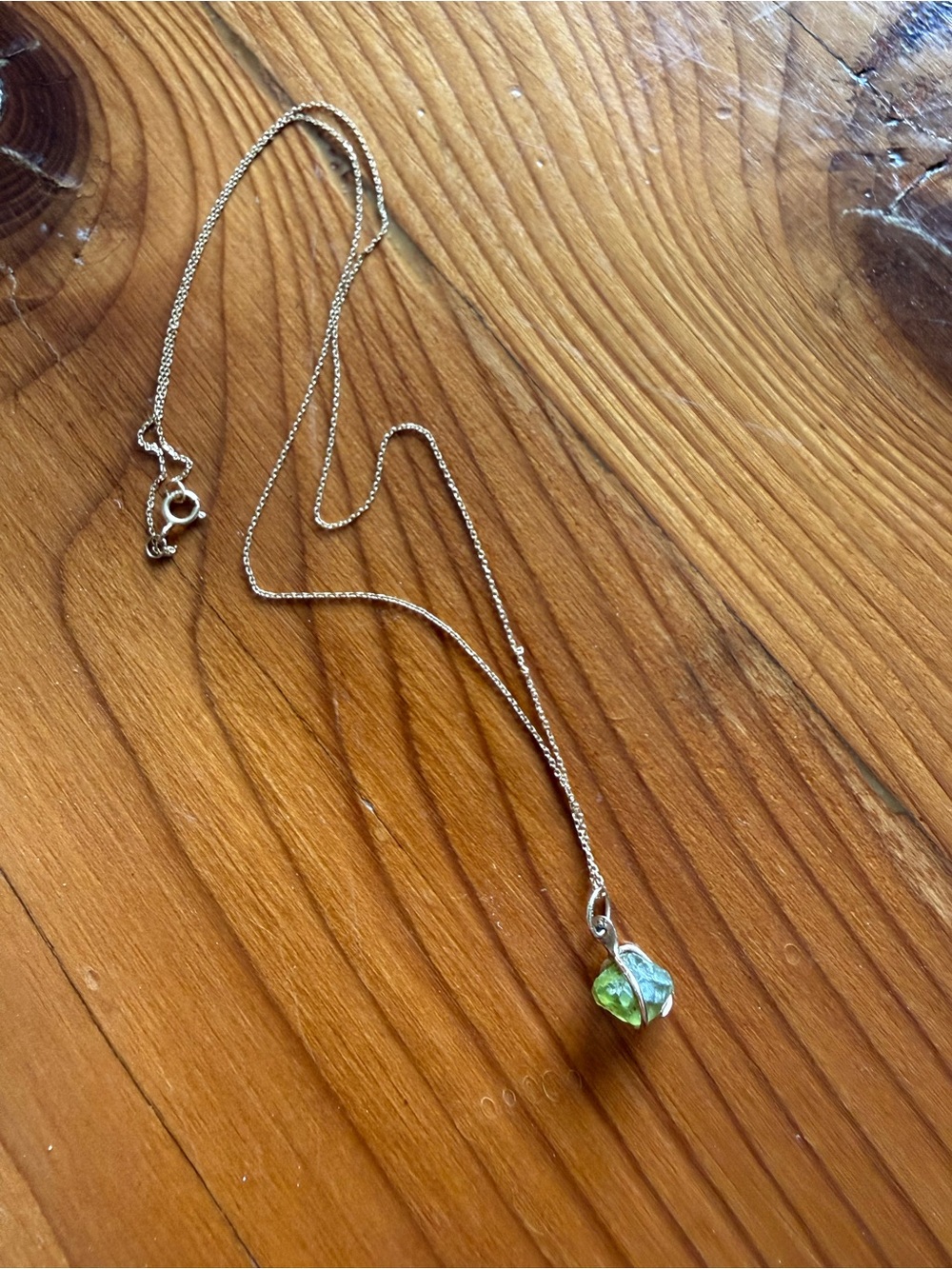 14K Gold Necklace with peridot charm - Picture 2 of 3